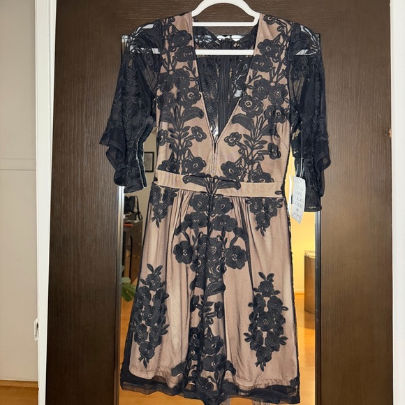 For Love And Lemons Dresses & Skirts - For Love And Lemons Black Floral Long Sleeve Dress